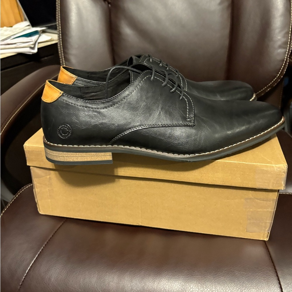 Steve Madden Black and Tan Men's Oxfords